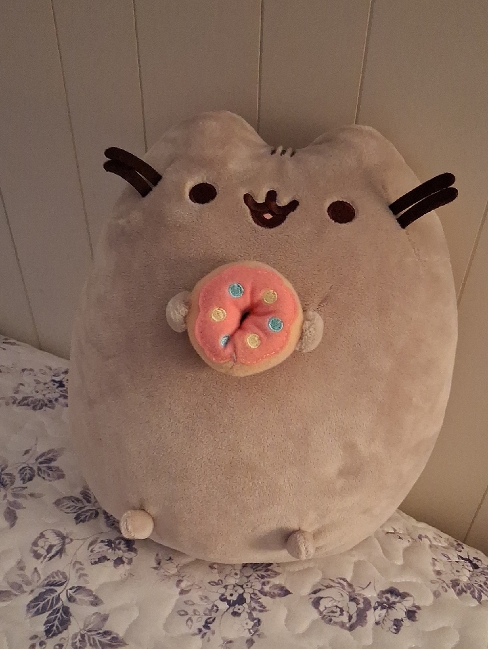Gund Pusheen Holding Donut